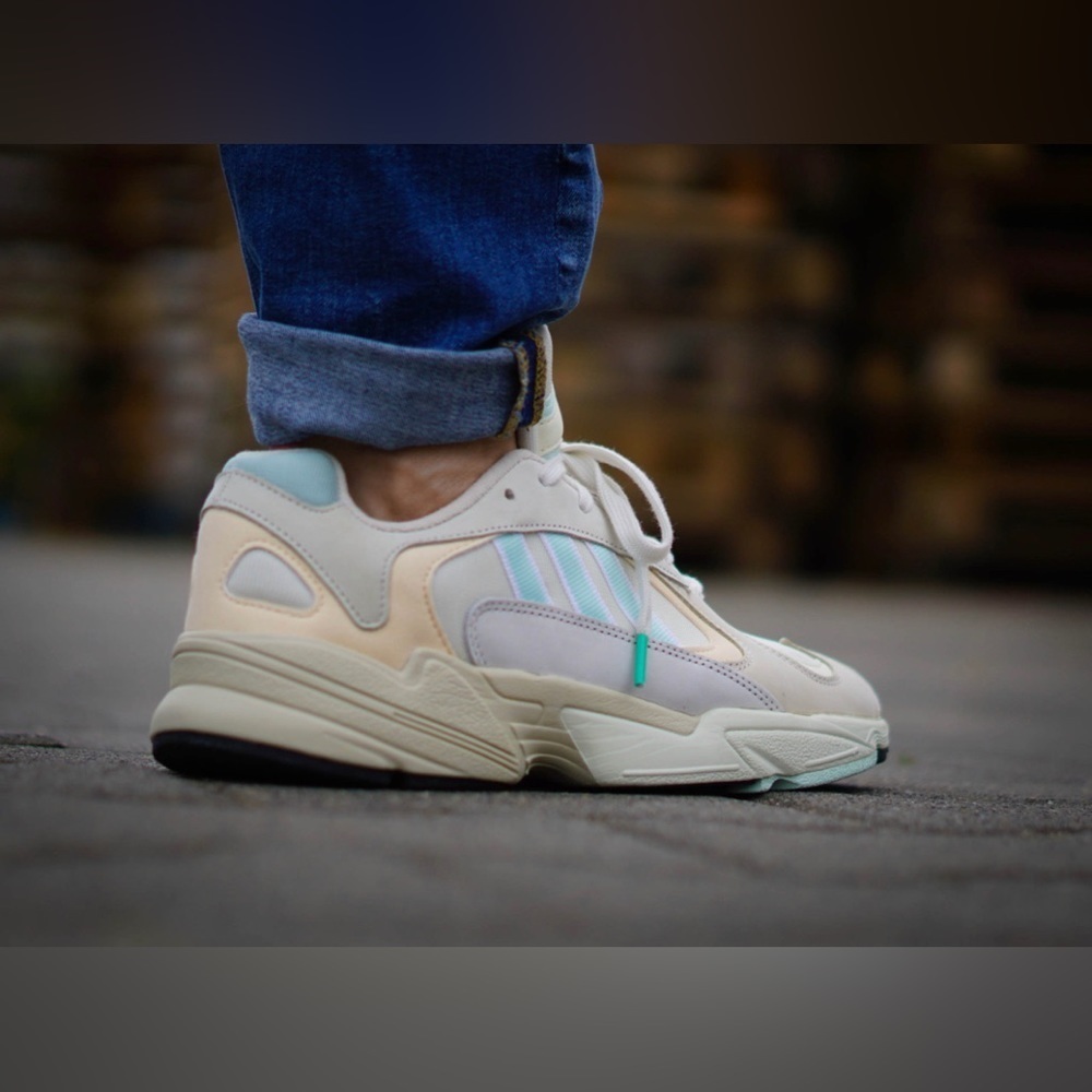 Adidas YUNG-1 LOW TOP SNEAKERS IN OWHITE/ICEMIN/ECRTIN UNISEX - Picture 6 of 7